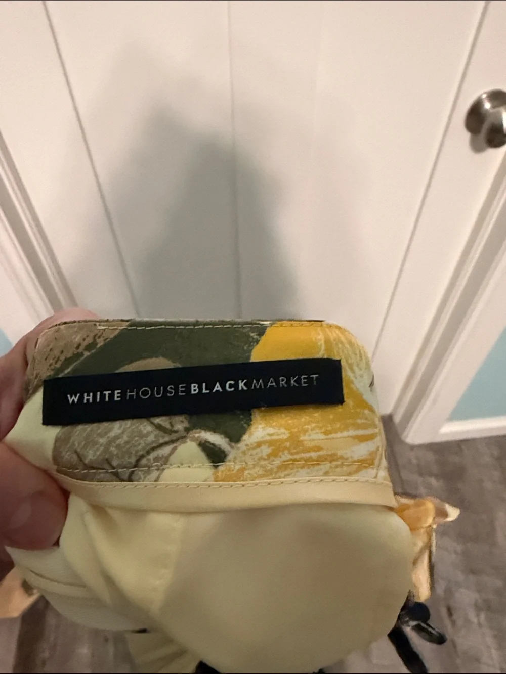 White House Black Market 4” Short Tropical Floral Satin Yellow Women’s Shorts